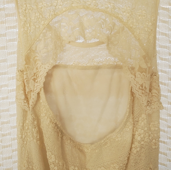 Cream Color Lace Dress - Picture 3 of 3